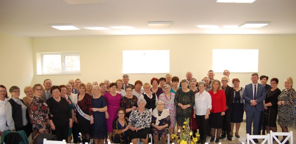 Zdjęcie grupowe uczestników Klubu Seniora